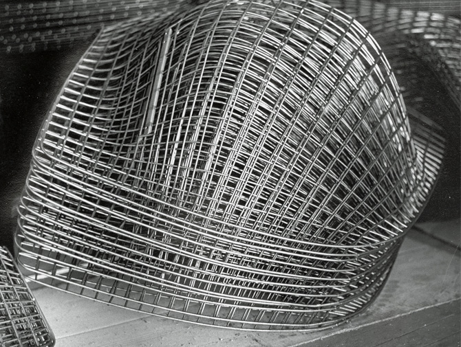 Knoll Harry Bertoia Wire Lounge Chair history